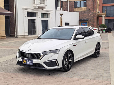 Skoda Octavia 1.4 л 2022 г. Белый, пробег 35000 км