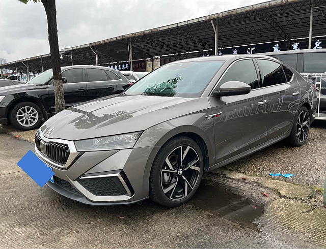 Skoda Octavia 1.4 л 2022 г. шампань/коричневый, пробег 33000 км