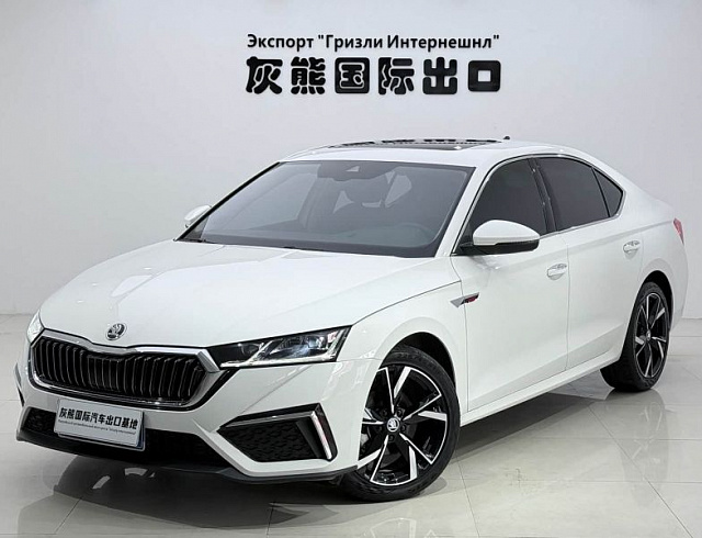 Skoda Octavia 1.4 л 2022 г. Белый, пробег 14000 км
