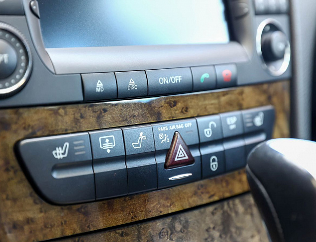 Mercedes-Benz E-Класс белый 2005