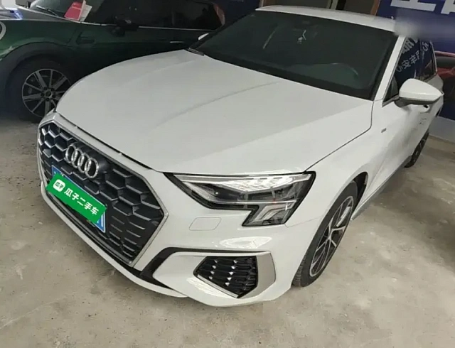 Audi A3 1.4 л 2023 г. Белый, пробег 18200 км