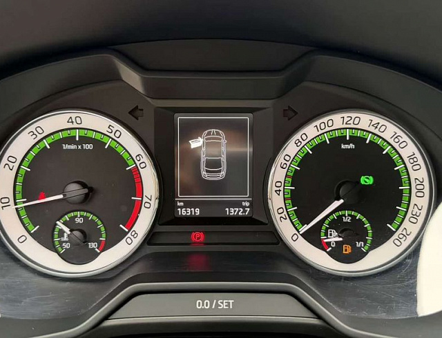 Skoda Octavia 1.5 л 2022 г. Белый, пробег 16000 км