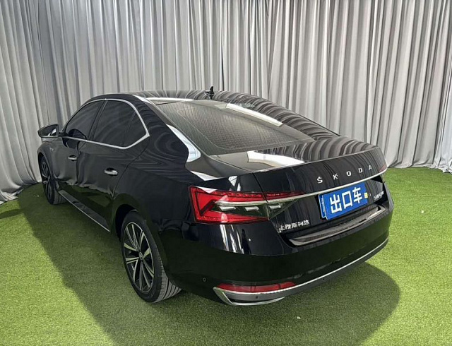 Skoda Superb 1.4 л 2023 г. Чёрный, пробег 18000 км