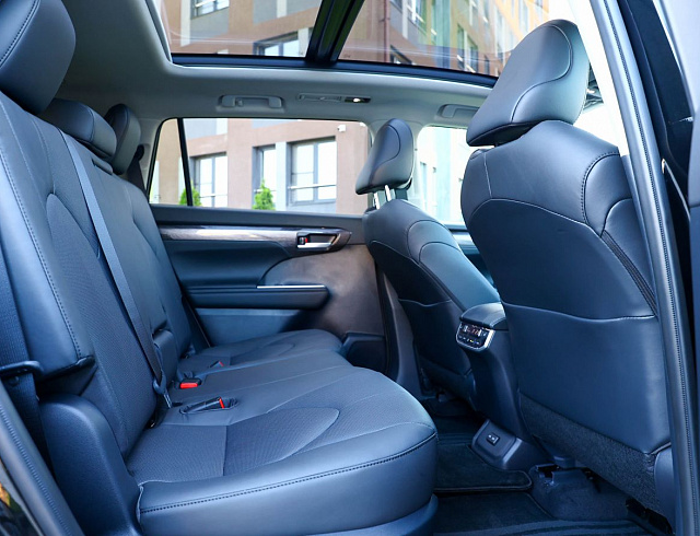 Toyota Highlander черный 2026