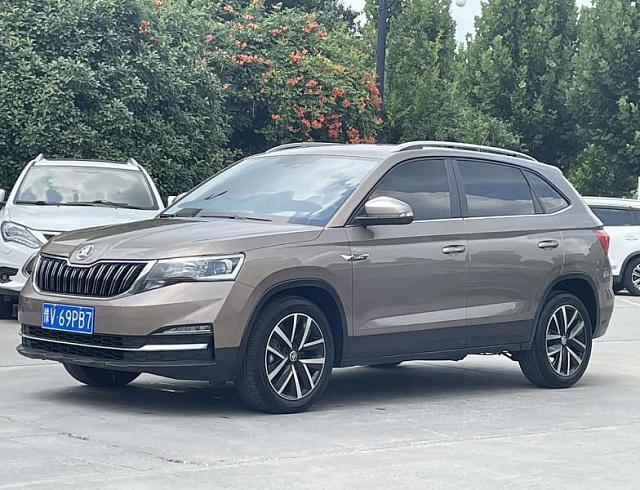 Skoda Kamiq 1.5 л 2023 г. шампань/коричневый, пробег 8300 км
