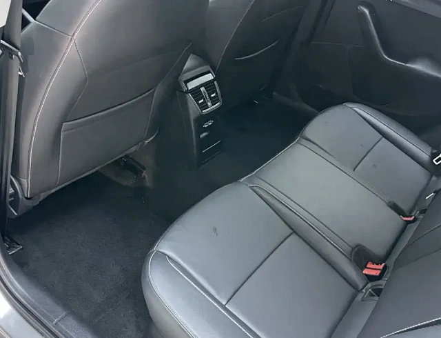 Skoda Octavia 1.5 л 2022 г. Серебристо-серый, пробег 29000 км