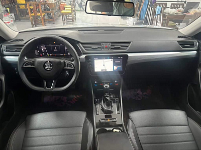 Skoda Superb 1.4 л 2023 г. Белый, пробег 13899 км