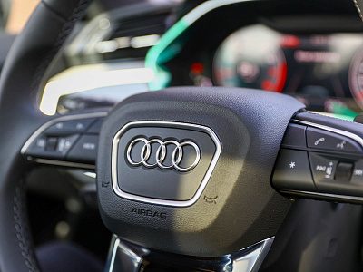 Audi Q3 серый 2025