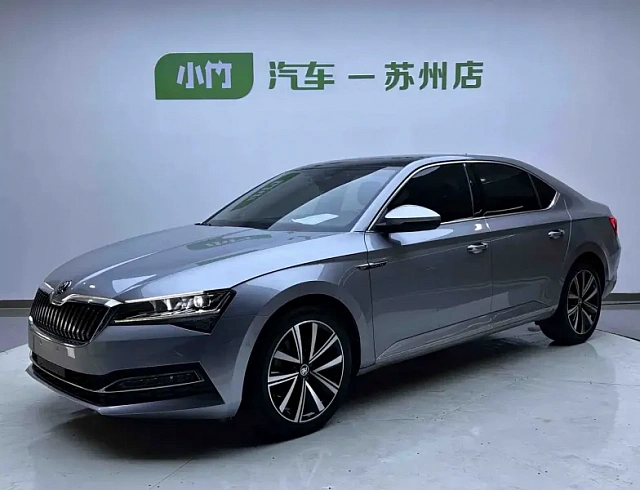 Skoda Superb 1.4 л 2022 г. Серебристо-серый, пробег 39000 км