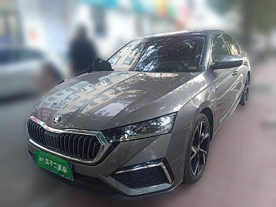 Skoda Octavia 1.4 л 2022 г. Серебристо-серый, пробег 21500 км