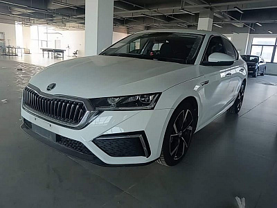 Skoda Octavia 1.4 л 2024 г. Белый, пробег 9800 км