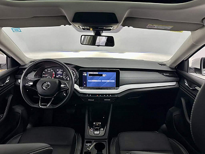 Skoda Octavia 1.4 л 2022 г. Белый, пробег 43800 км