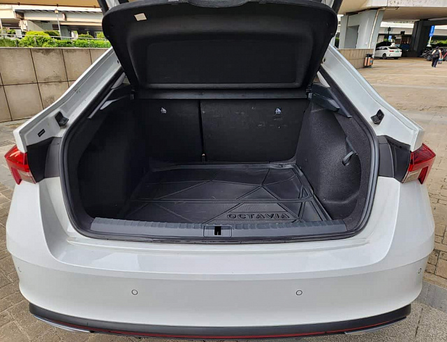 Skoda Octavia 1.4 л 2023 г. Белый, пробег 23000 км