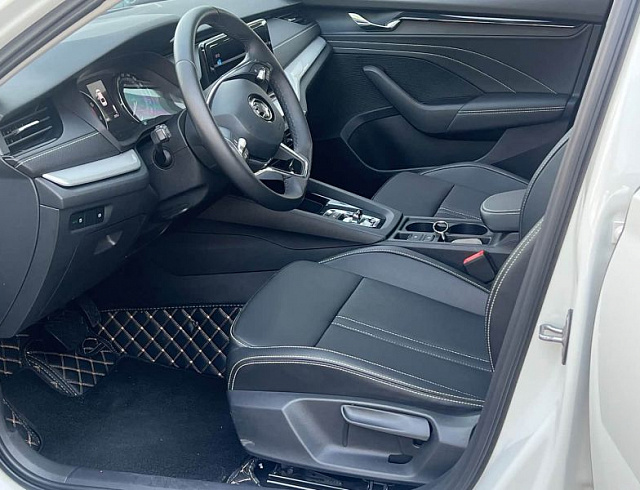 Skoda Octavia 1.4 л 2024 г. Белый, пробег 13000 км