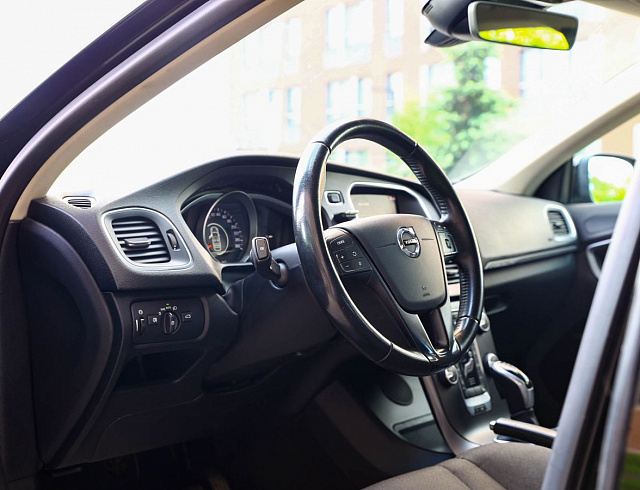 Volvo V40 Cross Country черный 2019