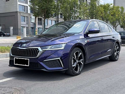 Skoda Octavia 1.4 л 2022 г. Голубой, пробег 19000 км
