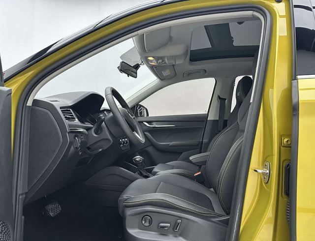 Skoda Kamiq 1.5 л 2022 г. желто-оранжевый, пробег 40000 км