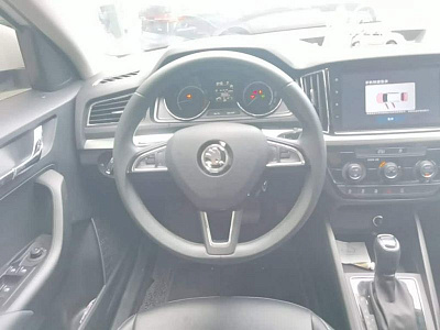Skoda Kamiq 1.5 л 2023 г. Белый, пробег 19600 км