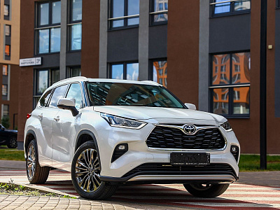 Toyota Highlander белый 2026