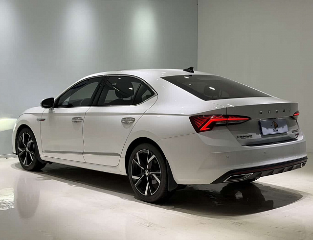 Skoda Octavia 1.4 л 2022 г. Белый, пробег 29000 км