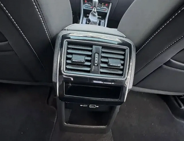 Skoda Superb 1.4 л 2023 г. Белый, пробег 26000 км