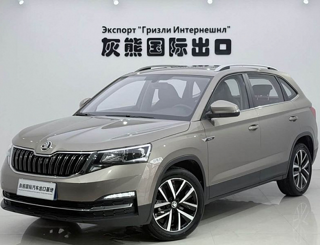 Skoda Kamiq 1.5 л 2023 г. желто-оранжевый, пробег 9800 км