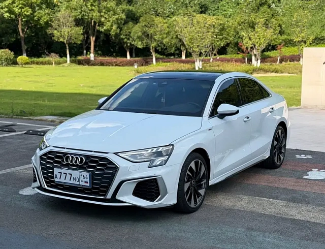 Audi A3 1.4 л 2022 г. Белый, пробег 30000 км