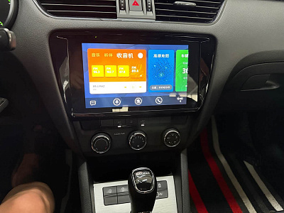 Skoda Octavia 1.5 л 2022 г. Белый, пробег 42699 км
