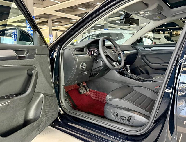 Skoda Superb 1.4 л 2023 г. Чёрный, пробег 22000 км