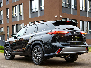Toyota Highlander черный 2026