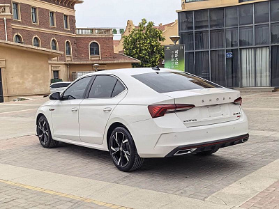 Skoda Octavia 1.4 л 2022 г. Белый, пробег 35000 км