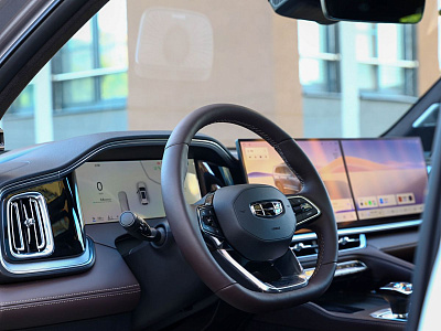 Geely Monjaro серый 2026