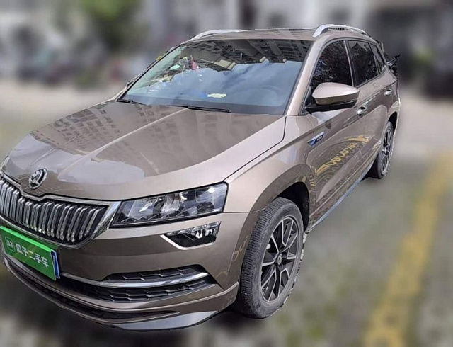 Skoda Karoq 1.4 л 2022 г. желто-оранжевый, пробег 14800 км