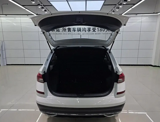 Skoda Kamiq 1.5 л 2022 г. Белый, пробег 15000 км