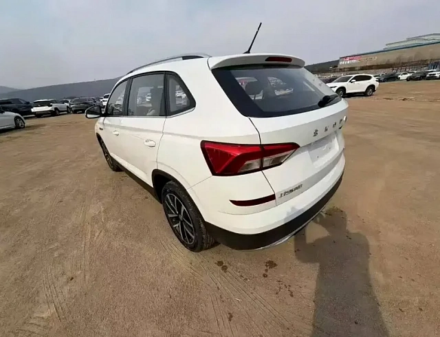 Skoda Kamiq 1.5 л 2025 г. Белый, пробег 9000 км