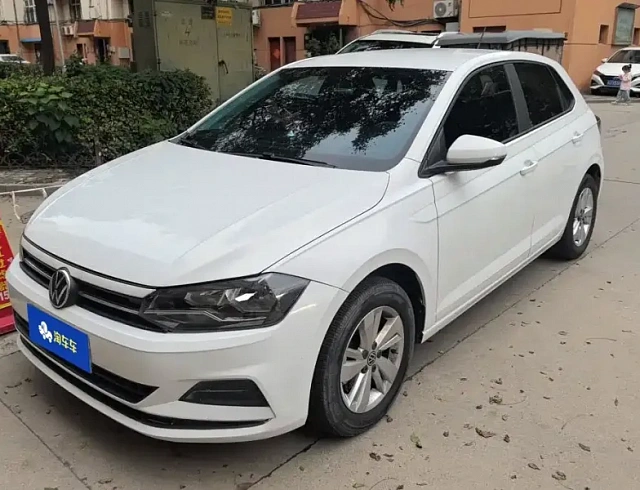 Volkswagen Polo 1.5 л 2023 г. Белый, пробег 37300 км