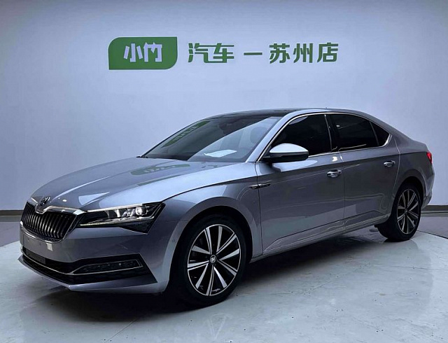 Skoda Superb 1.4 л 2022 г. Серебристо-серый, пробег 39000 км