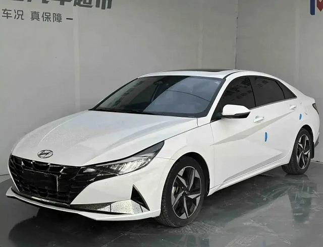 Hyundai Elantra 1.5 л 2022 г. Белый, пробег 45000 км