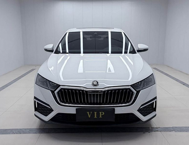 Skoda Octavia 1.4 л 2022 г. Белый, пробег 42000 км