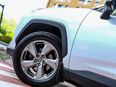 Toyota RAV4 белый 2021
