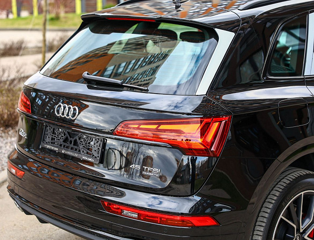 Audi Q5 черный 2026