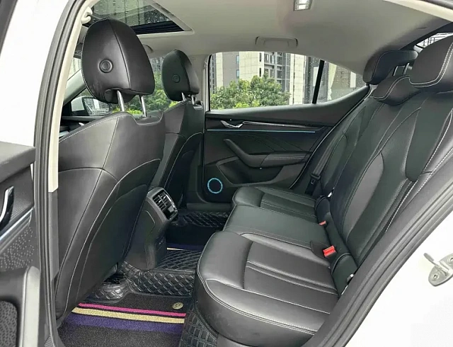 Skoda Octavia 1.4 л 2023 г. Белый, пробег 23000 км