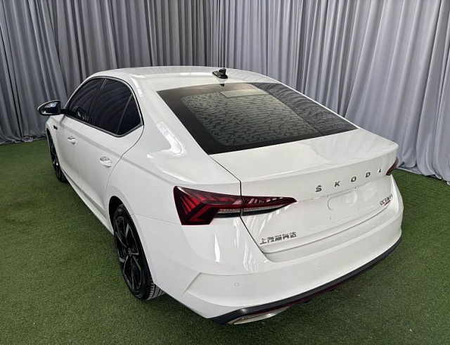 Skoda Octavia 1.4 л 2022 г. Белый, пробег 45000 км