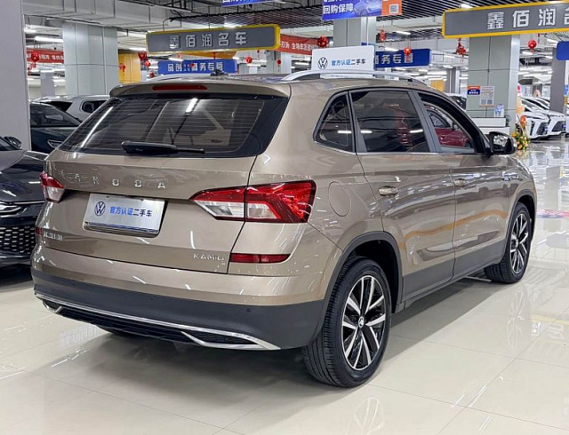 Skoda Kamiq 1.5 л 2023 г. шампань/коричневый, пробег 31000 км