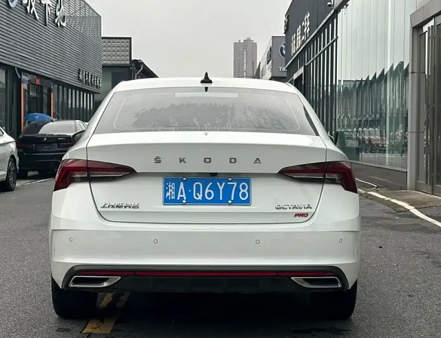 Skoda Octavia 1.4 л 2024 г. Белый, пробег 17000 км