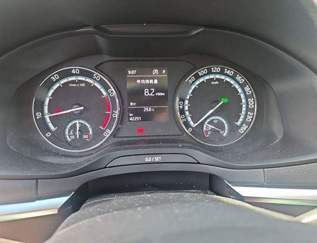 Skoda Karoq 1.4 л 2021 г. желто-оранжевый, пробег 42300 км