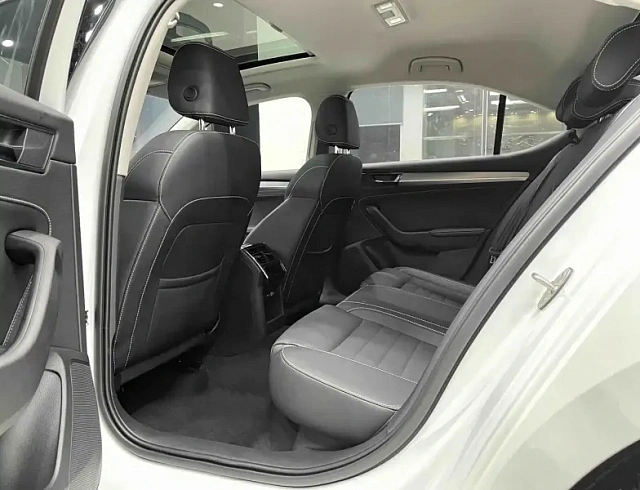 Skoda Superb 1.4 л 2022 г. Белый, пробег 27100 км