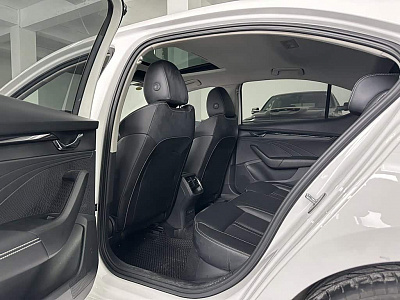 Skoda Octavia 1.4 л 2022 г. Белый, пробег 43800 км