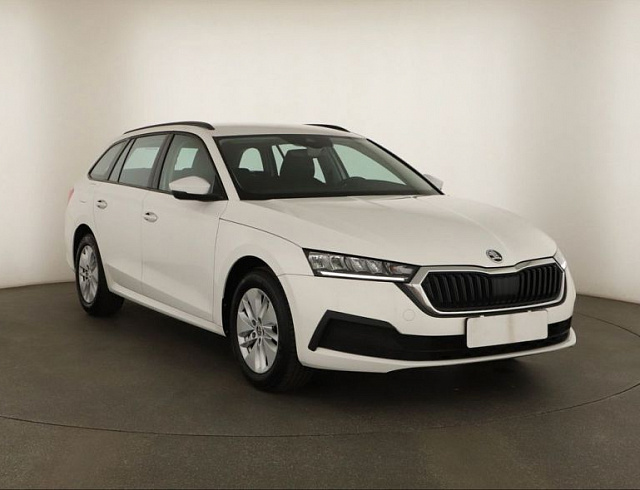 Skoda Octavia 2023 г. Белый, пробег 47758 км
