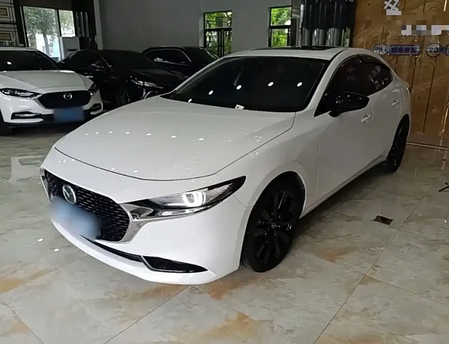 Mazda Mazda3 Axela 2.0 л 2024 г. Белый, пробег 49800 км